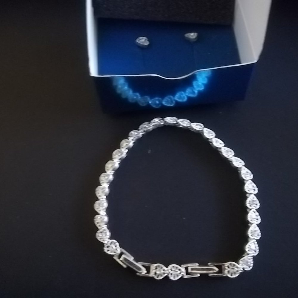 NIB Avon Bracelet and Earrings with intricate Hearts